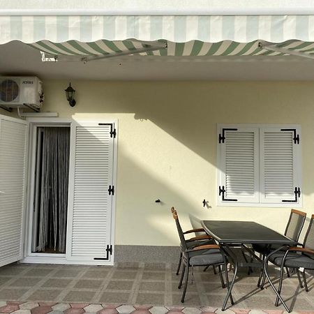 Apartmani Znaor Baška Voda Kültér fotó