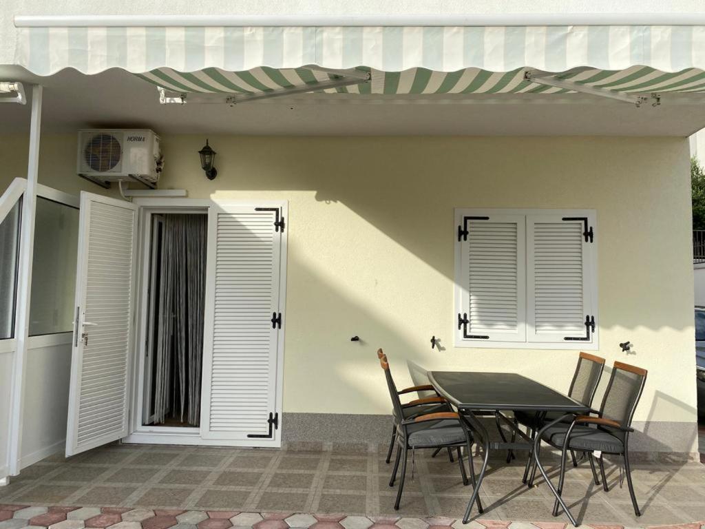 Apartmani Znaor Baška Voda Kültér fotó