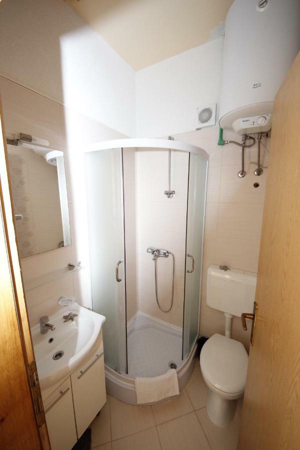 Apartmani Znaor Baška Voda Kültér fotó