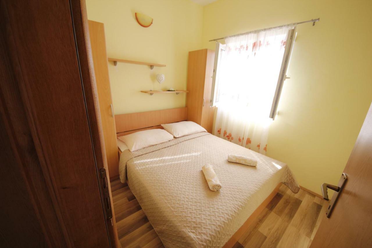 Apartmani Znaor Baška Voda Kültér fotó