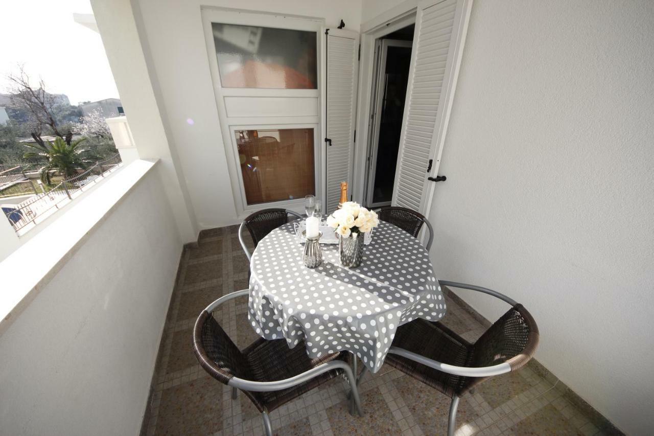 Apartmani Znaor Baška Voda Kültér fotó