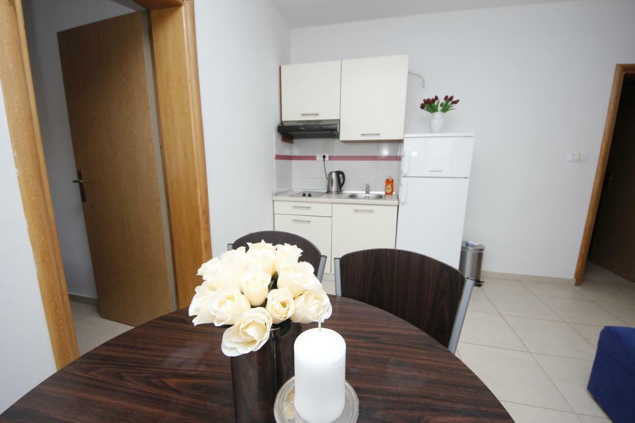 Apartmani Znaor Baška Voda Kültér fotó