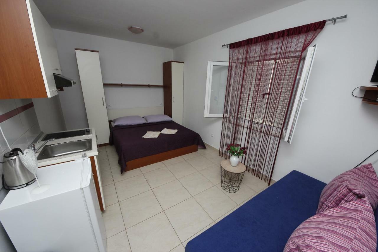 Apartmani Znaor Baška Voda Kültér fotó