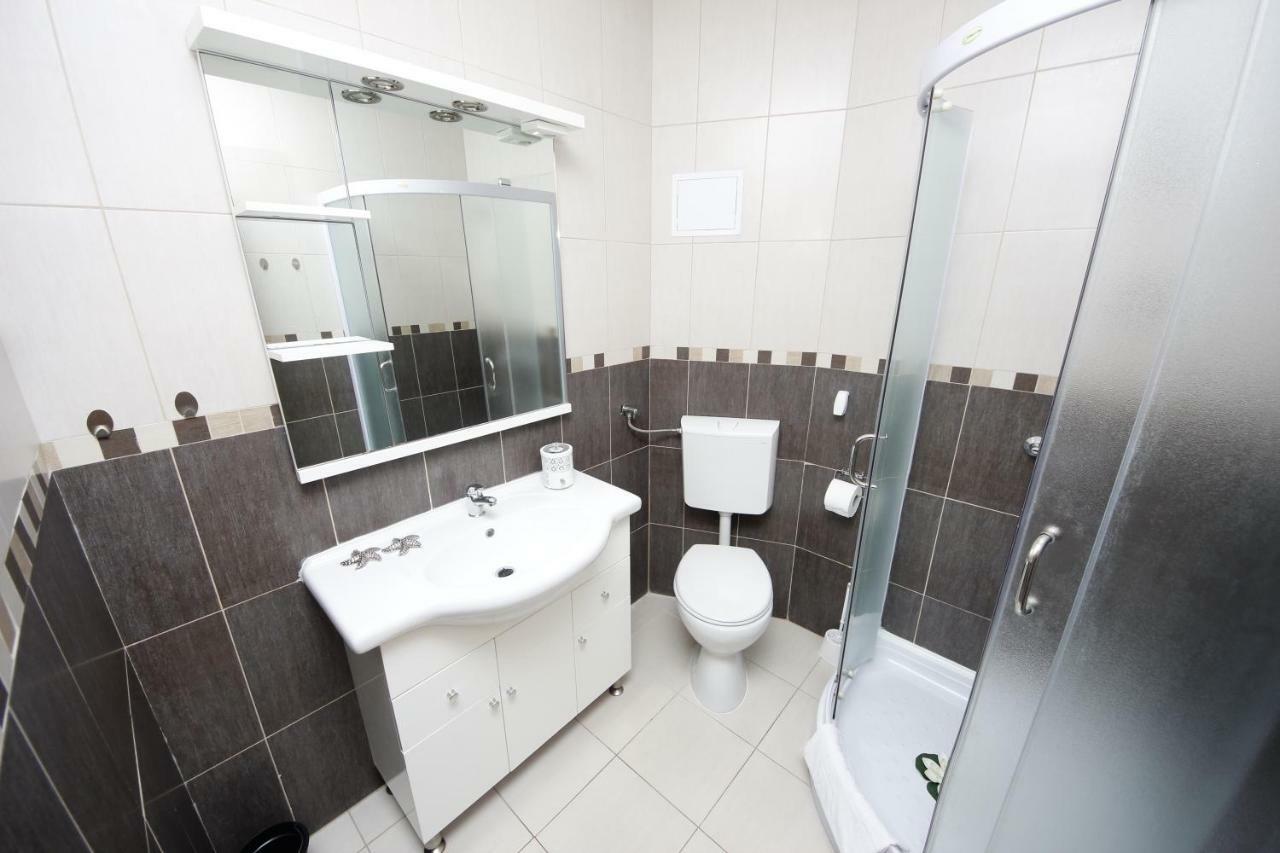Apartmani Znaor Baška Voda Kültér fotó
