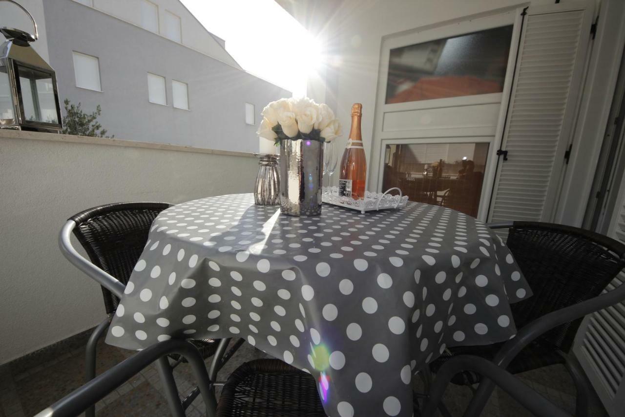 Apartmani Znaor Baška Voda Kültér fotó