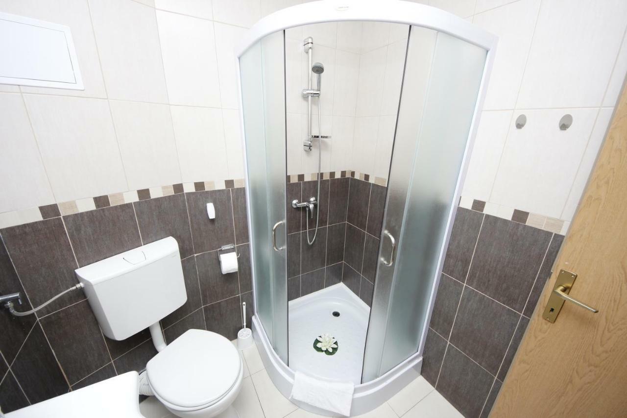 Apartmani Znaor Baška Voda Kültér fotó
